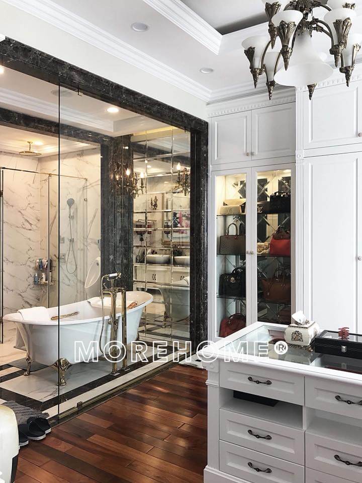 Nội thất phòng tắm trang trí với chất liệu mạ vàng cao cấp từ vòi rửa tới kệ lavabo Mẫu nội thất biệt thự tân cổ điển đẹp