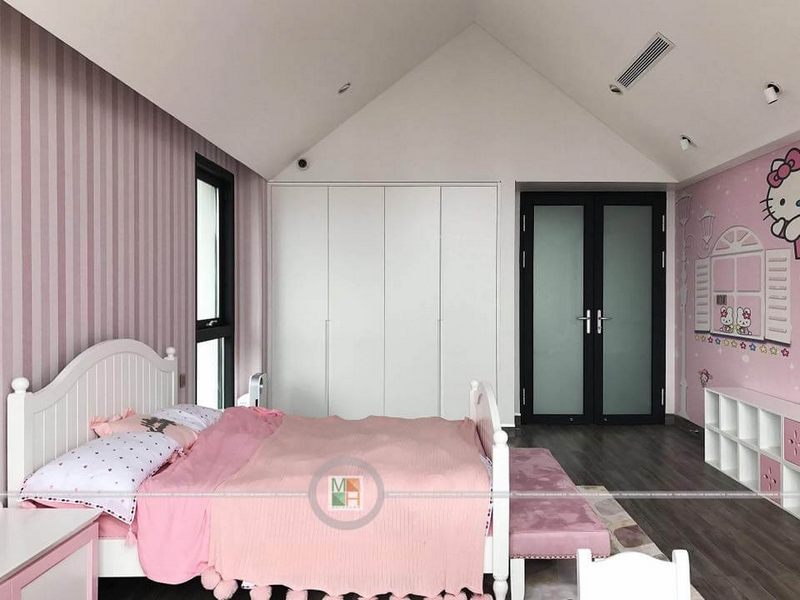 Tủ áo âm tường phòng gác mái, tạo hình ngôi nhà